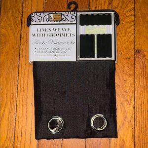 Brand New Tier & Valance Set/Curtains